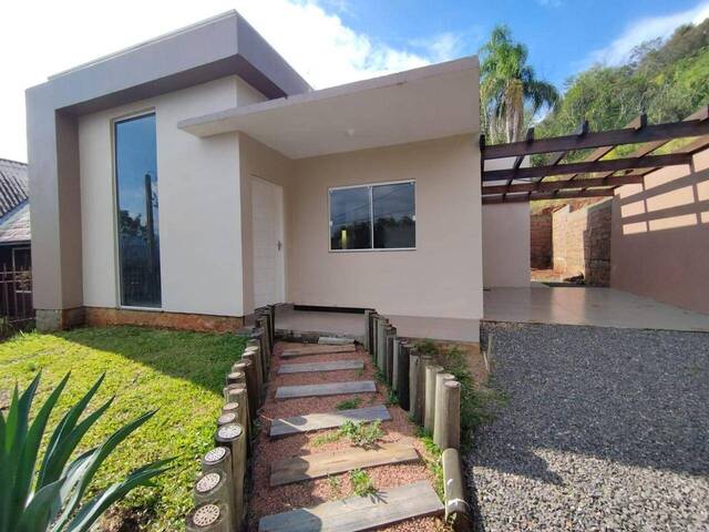 #70 - Casa para Venda em Parobé - RS